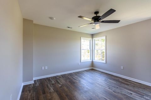 Tiny photo for 413 North Avenue, Appomattox, VA 24522 (MLS # 363111)