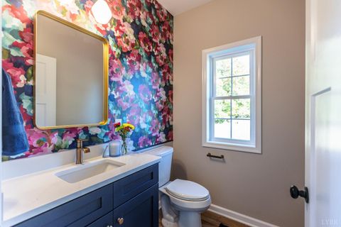 Tiny photo for 413 North Avenue, Appomattox, VA 24522 (MLS # 363111)