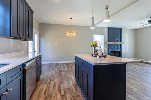 Tiny photo for 413 North Avenue, Appomattox, VA 24522 (MLS # 363111)