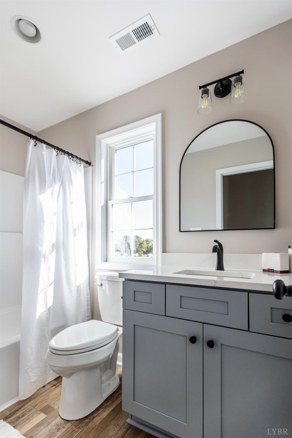 Appomattox, Virginia 24522, United States, 3 Bedrooms Bedrooms, ,3 BathroomsBathrooms,Residential,Active,244037