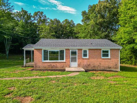 Homes For Sale - 4841 Pittsville Road<br/> Gretna, VA 24557