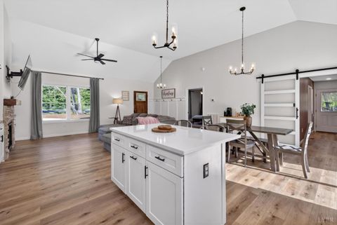 Tiny photo for 2146 Stonewall Road, Concord, VA 24538 (MLS # 366599)
