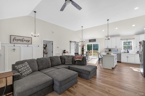Tiny photo for 2146 Stonewall Road, Concord, VA 24538 (MLS # 366599)