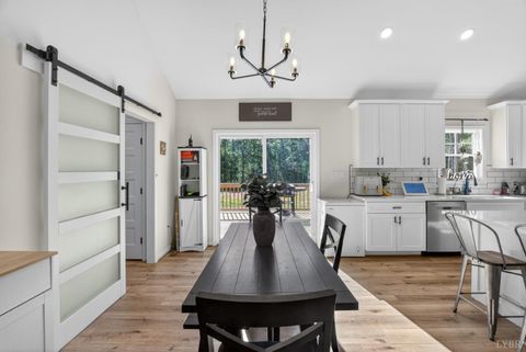 Tiny photo for 2146 Stonewall Road, Concord, VA 24538 (MLS # 366599)