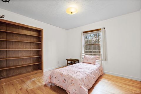 Tiny photo for 127 Temple Circle, Lynchburg, VA 24502 (MLS # 363981)