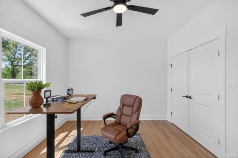 Tiny photo for 171 Fox Hall Dr, Amherst, VA 24521 (MLS # 366366)