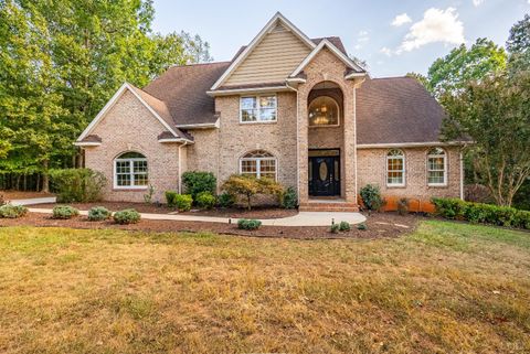 Photo of 1547 Gilfield Drive, Forest, VA 24551 (MLS # 366018)