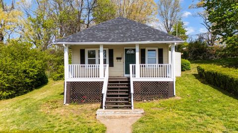 Photo of 702 13th Street, Altavista, VA 24517 (MLS # 366306)