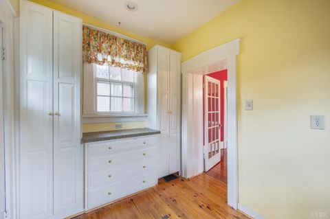 Tiny photo for 602 Washington Street, Lynchburg, VA 24504 (MLS # 366517)