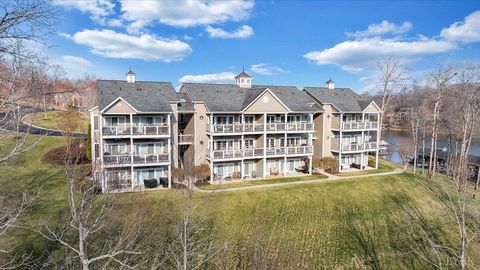 Condo For Sale - 300 South Pointe Shore Drive #411<br/> Franklin County, Moneta, VA 24121