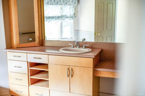 Tiny photo for 477 Gidsville Road, Amherst, VA 24521 (MLS # 362344)