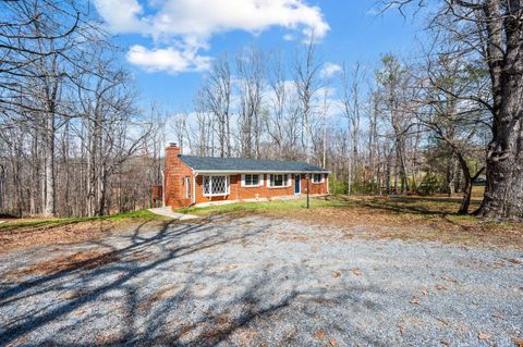 Tiny photo for 1650 Izaak Walton Road, Madison Heights, VA 24572 (MLS # 365253)