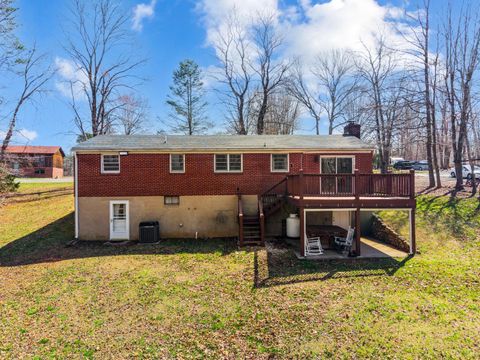 Tiny photo for 1650 Izaak Walton Road, Madison Heights, VA 24572 (MLS # 365253)