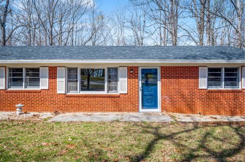 Tiny photo for 1650 Izaak Walton Road, Madison Heights, VA 24572 (MLS # 365253)