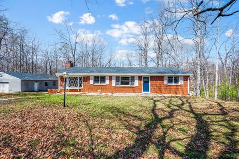 Photo of 1650 Izaak Walton Road, Madison Heights, VA 24572 (MLS # 365253)