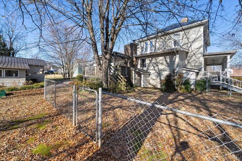 Tiny photo for 601 Henry Street St, Gretna, VA 24557 (MLS # 365143)