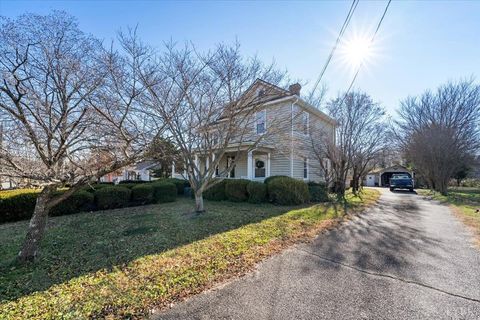 Tiny photo for 601 Henry Street St, Gretna, VA 24557 (MLS # 365143)