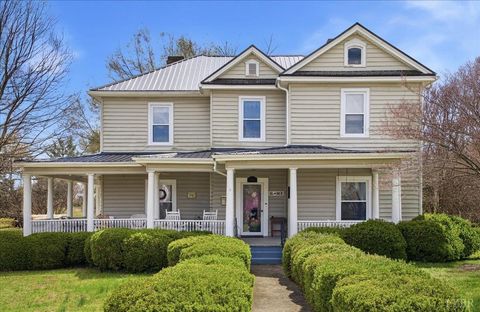Photo of 601 Henry Street St, Gretna, VA 24557 (MLS # 365143)