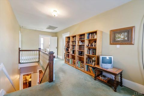 Tiny photo for 601 Henry Street St, Gretna, VA 24557 (MLS # 365143)