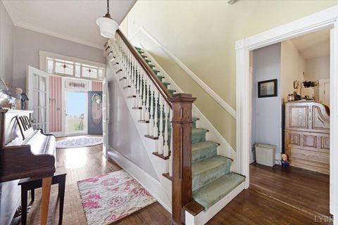 Tiny photo for 601 Henry Street St, Gretna, VA 24557 (MLS # 365143)