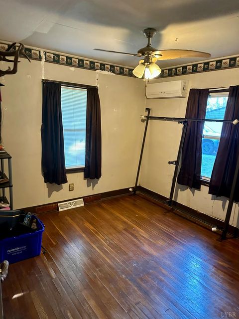 Tiny photo for 4604 Swingning Bridge Road RD, Brookneal, VA 24528 (MLS # 366539)