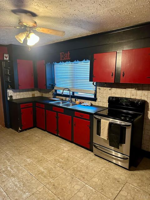 Tiny photo for 4604 Swingning Bridge Road RD, Brookneal, VA 24528 (MLS # 366539)