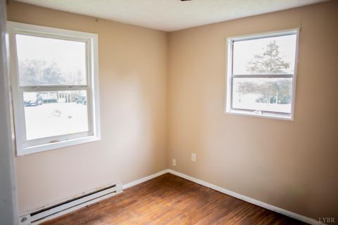 Tiny photo for 272 Eagle Road, Amherst, VA 24521 (MLS # 362207)