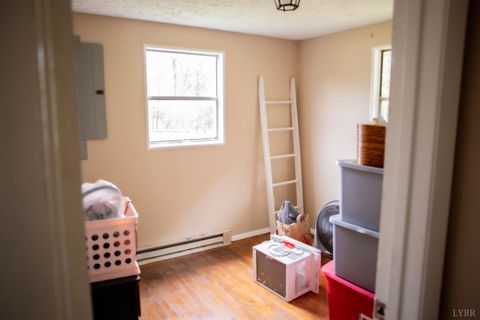 Tiny photo for 272 Eagle Road, Amherst, VA 24521 (MLS # 362207)