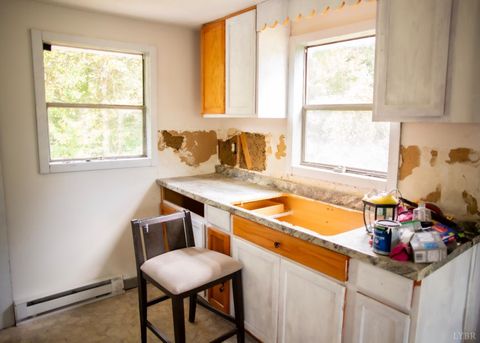 Tiny photo for 272 Eagle Road, Amherst, VA 24521 (MLS # 362207)