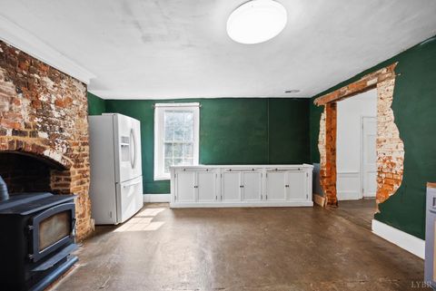 Tiny photo for 911 6th Street, Lynchburg, VA 24504 (MLS # 365041)