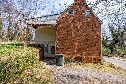 Tiny photo for 911 6th Street, Lynchburg, VA 24504 (MLS # 365041)