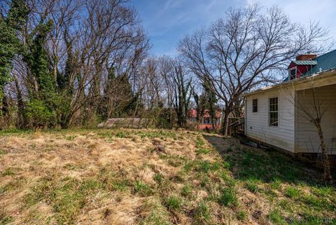 Tiny photo for 911 6th Street, Lynchburg, VA 24504 (MLS # 365041)