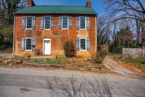 Photo of 911 6th Street, Lynchburg, VA 24504 (MLS # 365041)