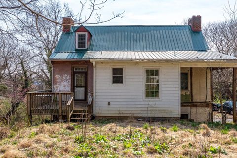Tiny photo for 911 6th Street, Lynchburg, VA 24504 (MLS # 365041)