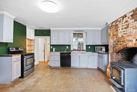 Tiny photo for 911 6th Street, Lynchburg, VA 24504 (MLS # 365041)