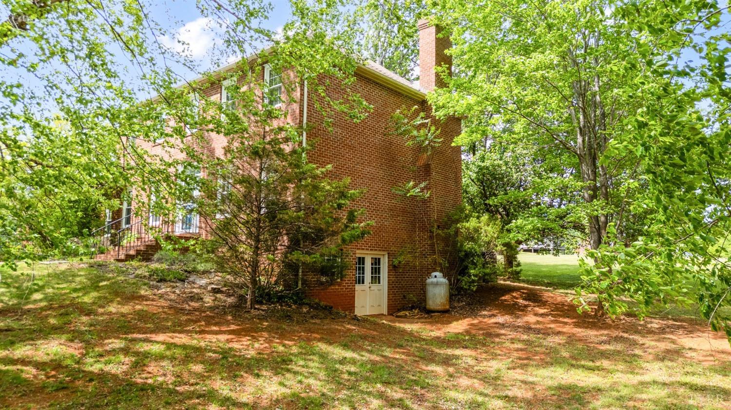 302 Spring Lake Road, Forest, Virginia image 2