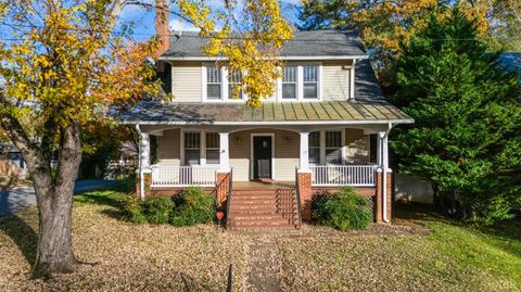 Photo of 17 West Princeton Circle, Lynchburg, VA 24503 (MLS # 362986)