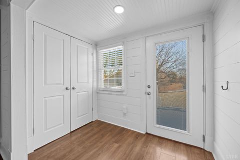 Tiny photo for 607 Vine St St, Bedford, VA 24523 (MLS # 364494)