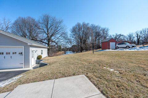Tiny photo for 607 Vine St St, Bedford, VA 24523 (MLS # 364494)