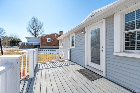 Tiny photo for 607 Vine St St, Bedford, VA 24523 (MLS # 364494)
