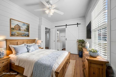 Tiny photo for 607 Vine St St, Bedford, VA 24523 (MLS # 364494)