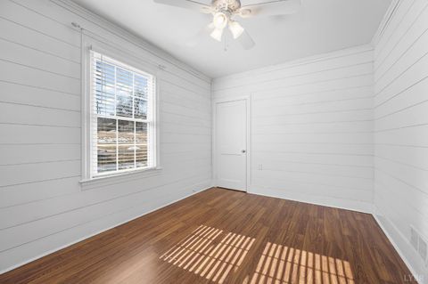 Tiny photo for 607 Vine St St, Bedford, VA 24523 (MLS # 364494)