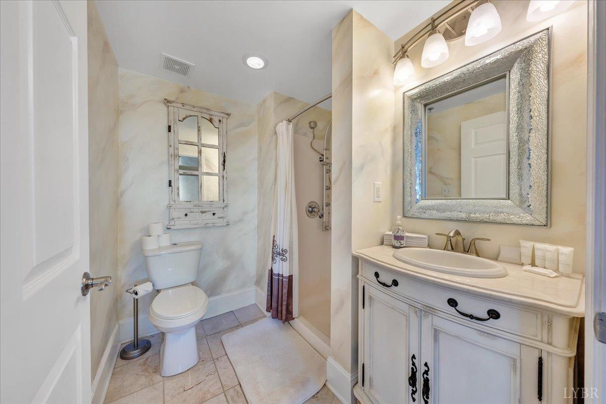 Bedford, Virginia 24523, United States, ,Commercial,Active,239733