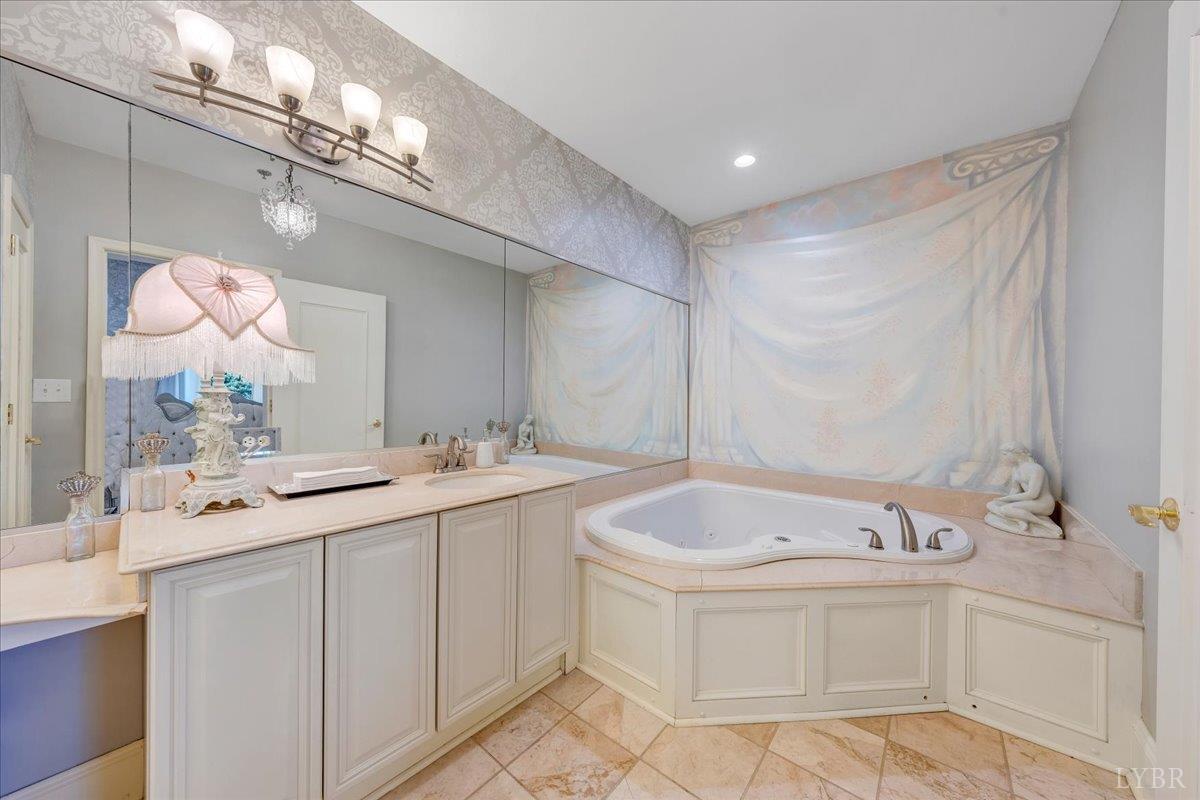 Bedford, Virginia 24523, United States, ,Commercial,Active,239733