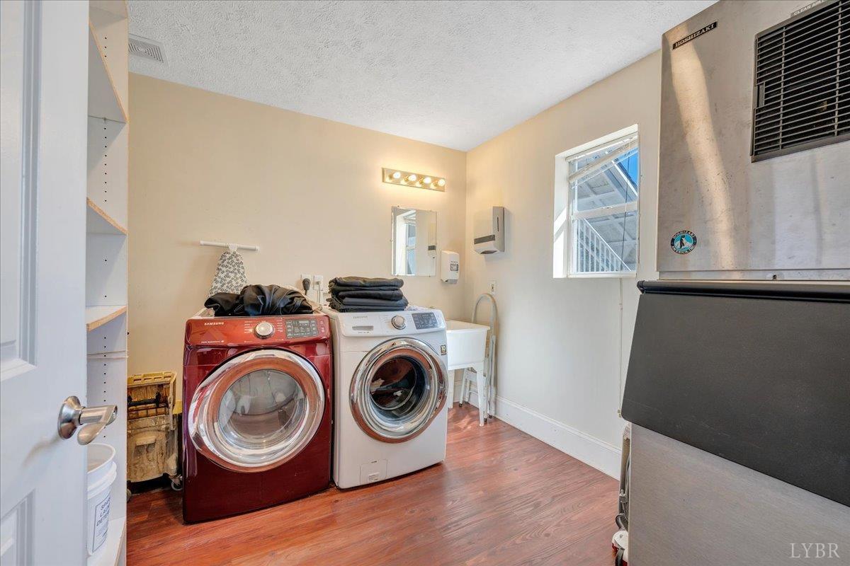 Bedford, Virginia 24523, United States, ,Commercial,Active,239733