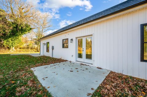 Tiny photo for 520 Raflo Place Avenue, Bedford, VA 24523 (MLS # 363823)
