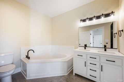 Tiny photo for 520 Raflo Place Avenue, Bedford, VA 24523 (MLS # 363823)