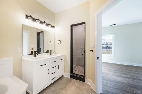 Tiny photo for 520 Raflo Place Avenue, Bedford, VA 24523 (MLS # 363823)