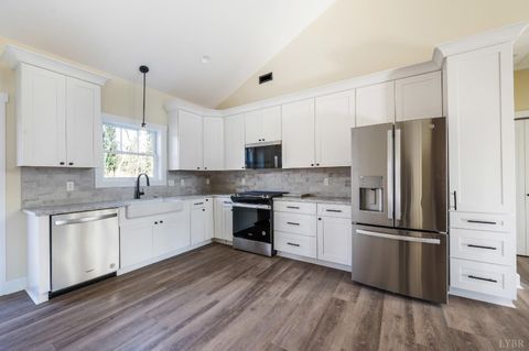 Tiny photo for 520 Raflo Place Avenue, Bedford, VA 24523 (MLS # 363823)