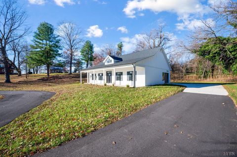 Tiny photo for 520 Raflo Place Avenue, Bedford, VA 24523 (MLS # 363823)